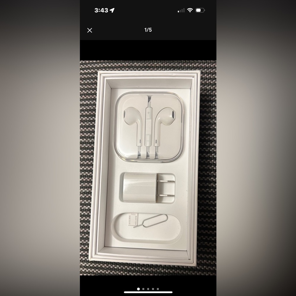✨✨ iPhone 6S Bundle: Box, EarPods & Adapter ✨✨